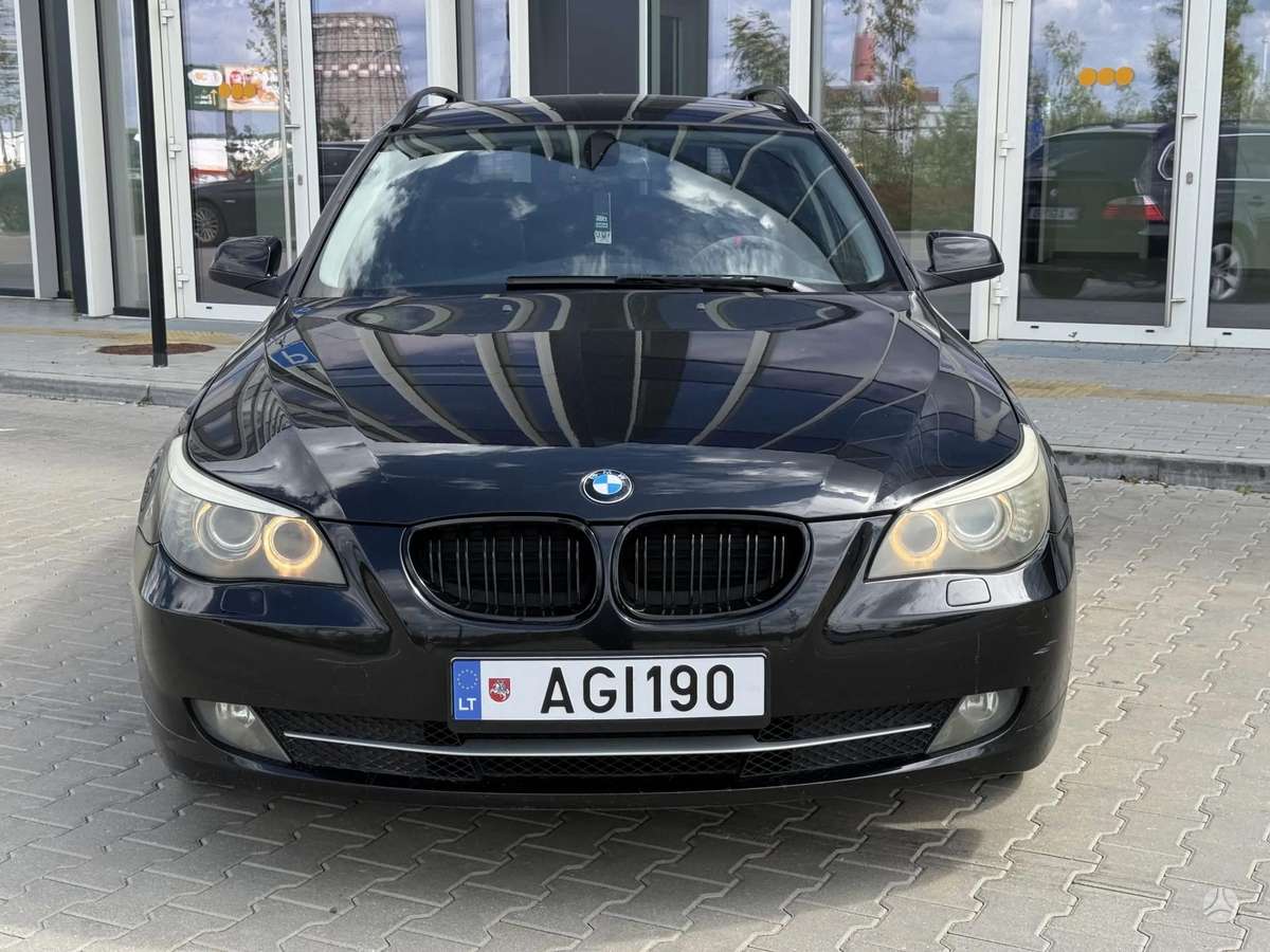 BMW 520 2010 — вигляд ззаду