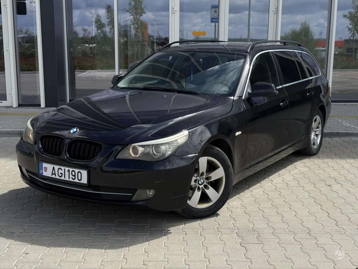 BMW 520 2010 — салон