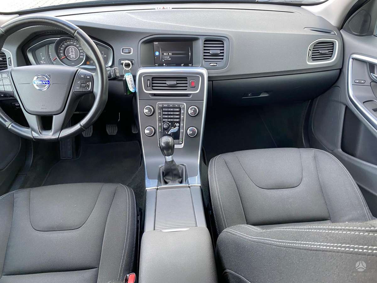 Volvo V60 2014 — photo 11
