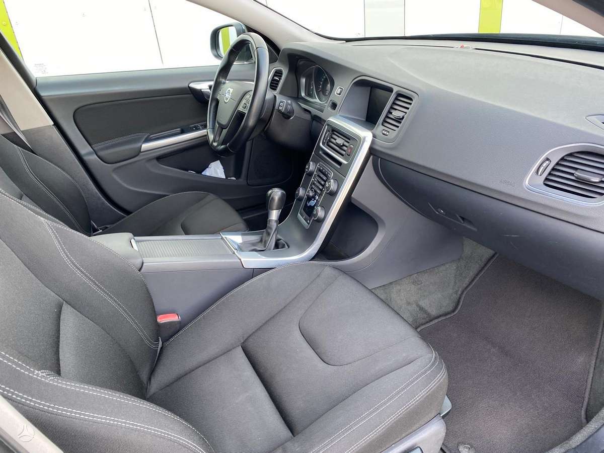 Volvo V60 2014 — photo 12