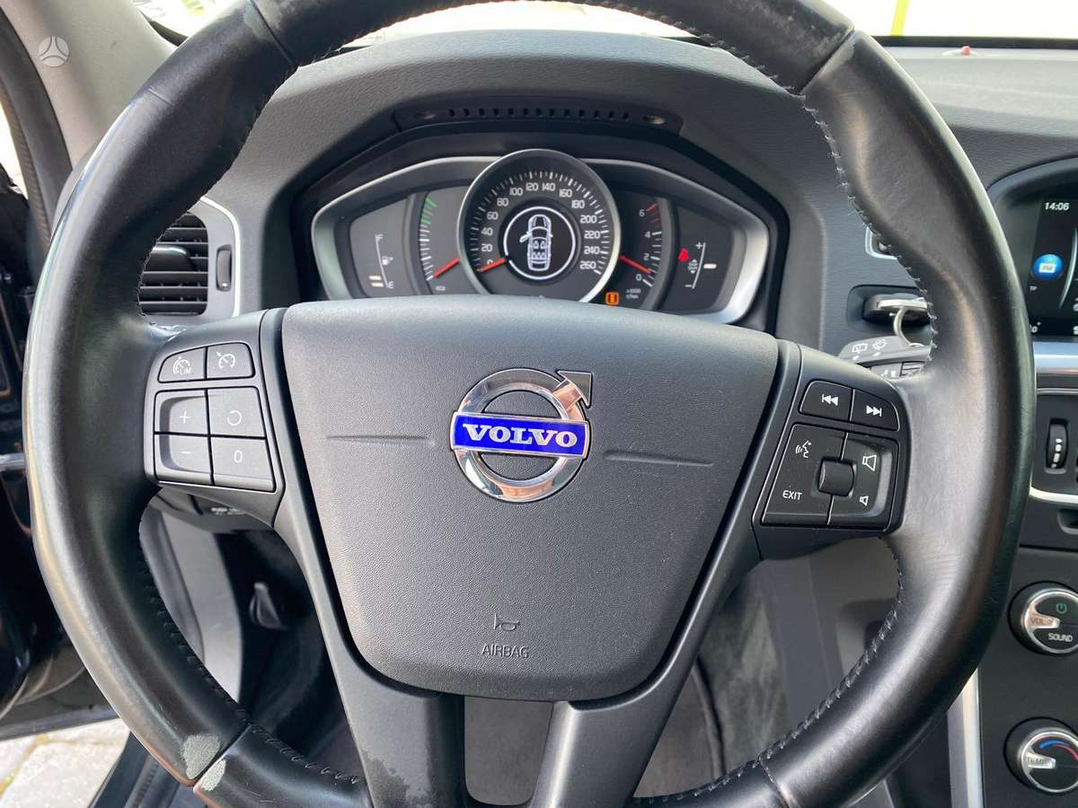Volvo V60 2014 — photo 13