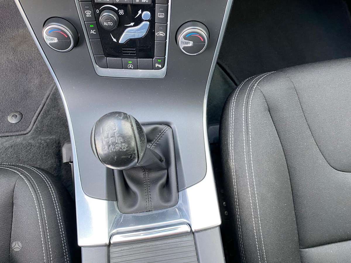 Volvo V60 2014 — photo 16