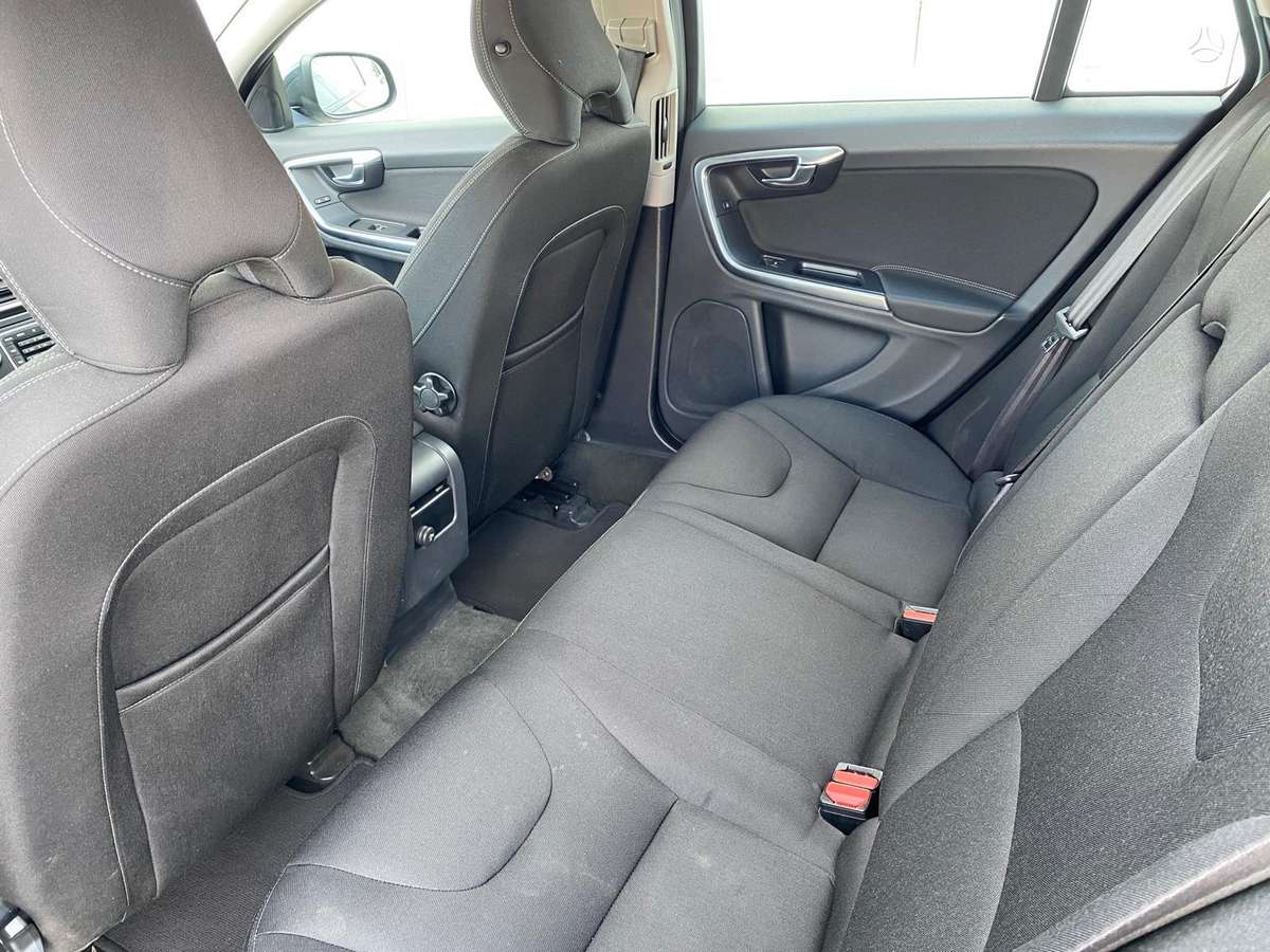 Volvo V60 2014 — photo 17