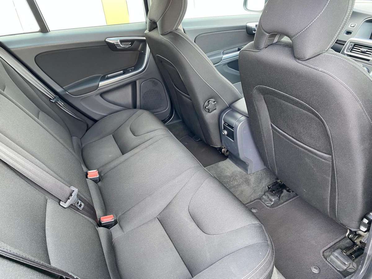 Volvo V60 2014 — photo 18