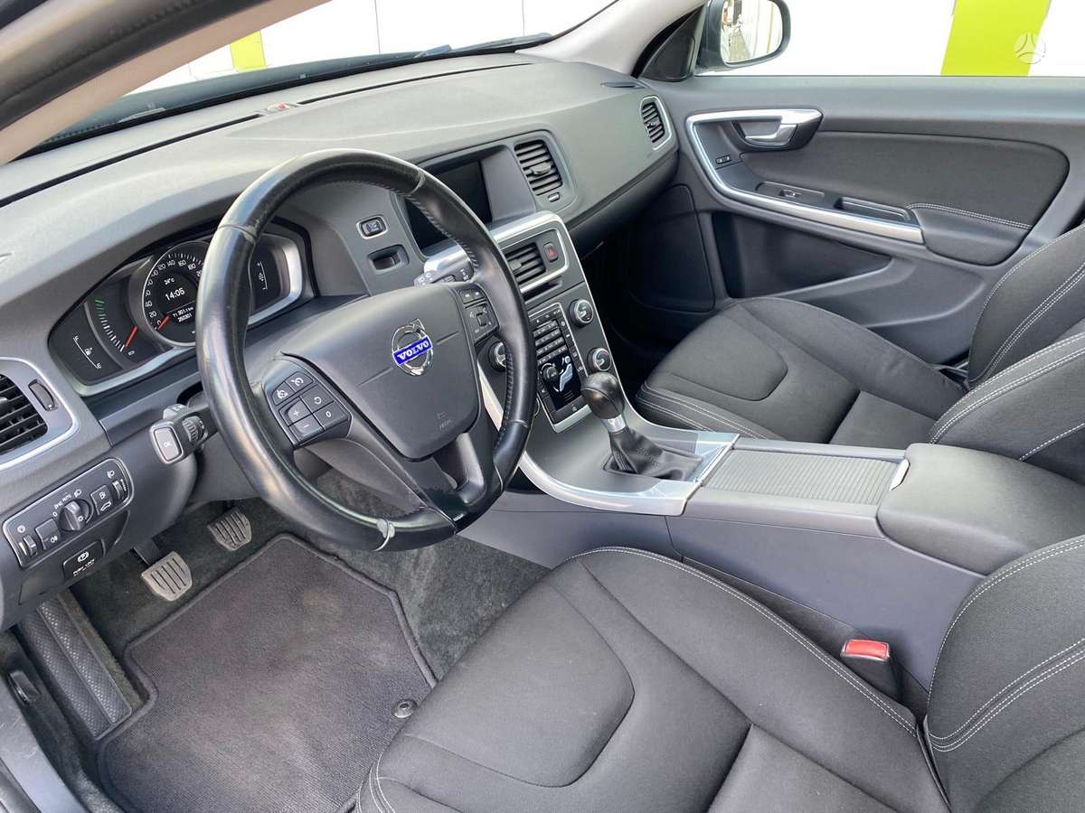 Volvo V60 2014 — photo 9