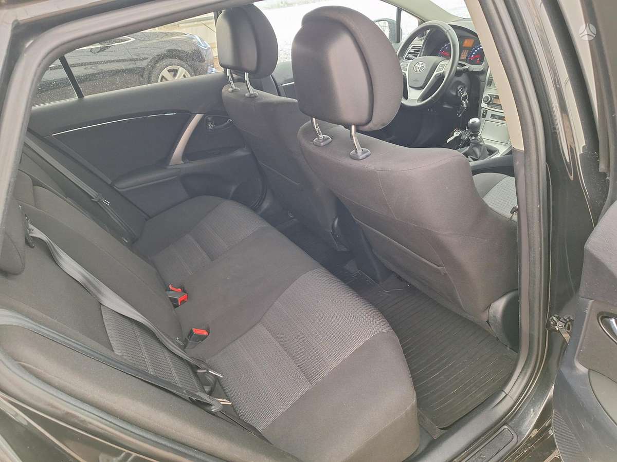 Toyota Avensis 2012 — photo 10