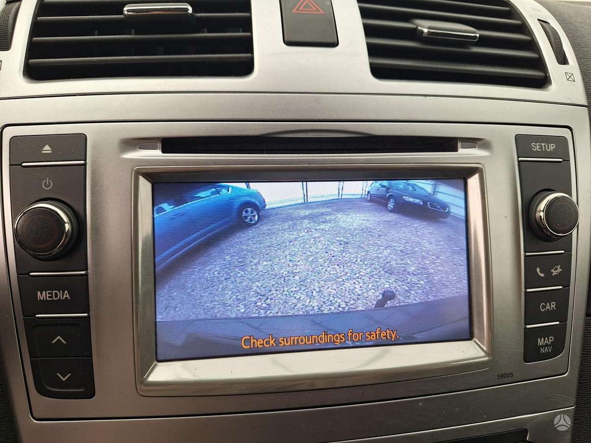 Toyota Avensis 2012 — photo 13