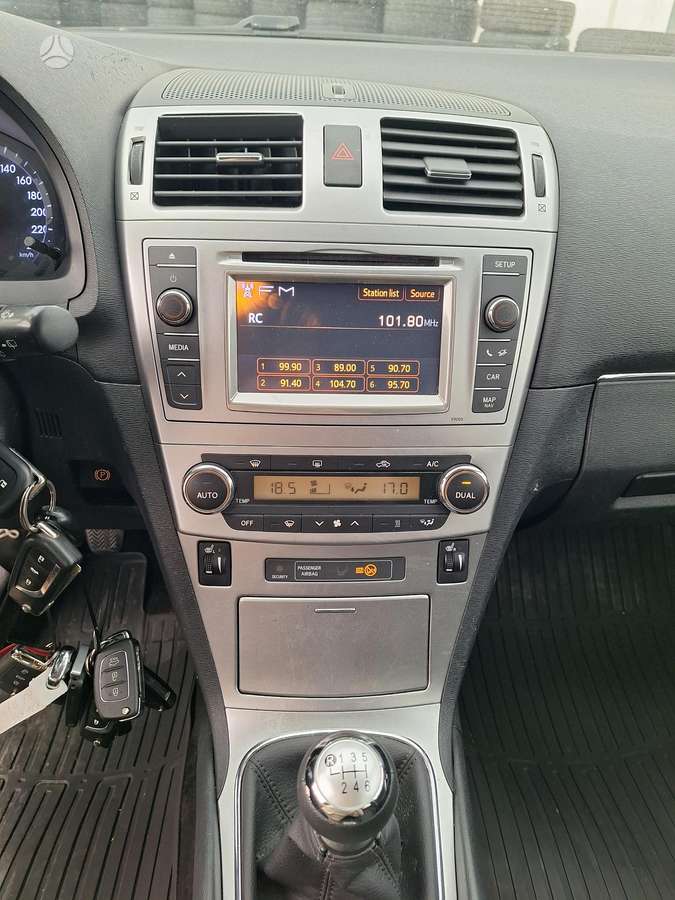 Toyota Avensis 2012 — photo 15