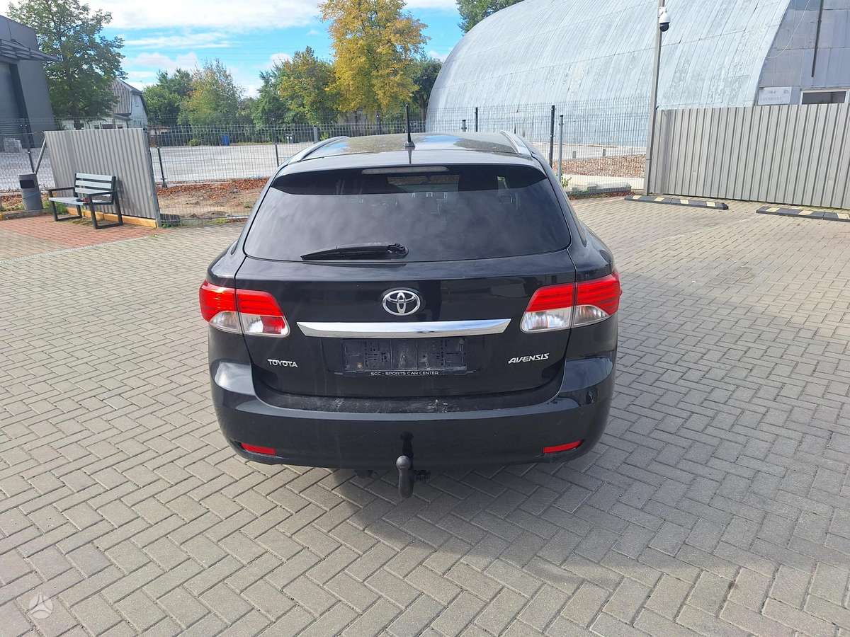 Toyota Avensis 2012 — engine 1998 cm³, 124 HP (91kW)