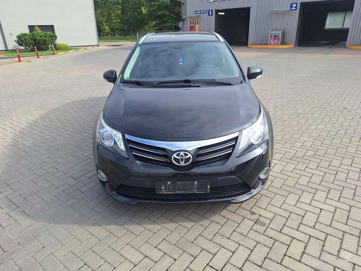 Toyota Avensis 2012 — photo 8