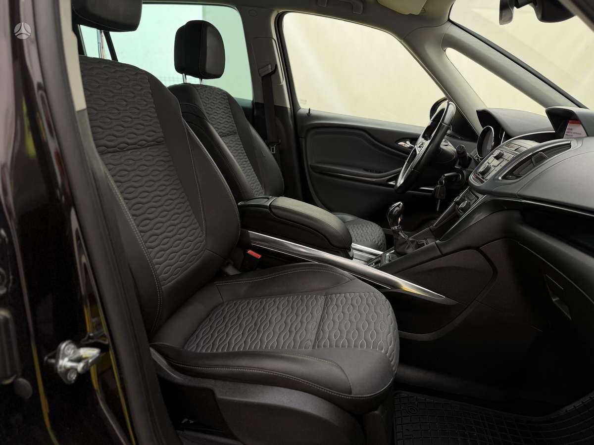 Opel Zafira 2015 — фото 15
