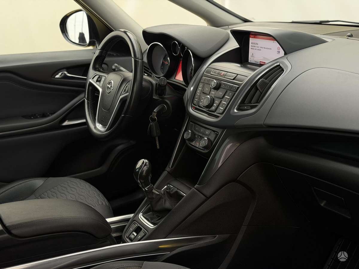 Opel Zafira 2015 — фото 16