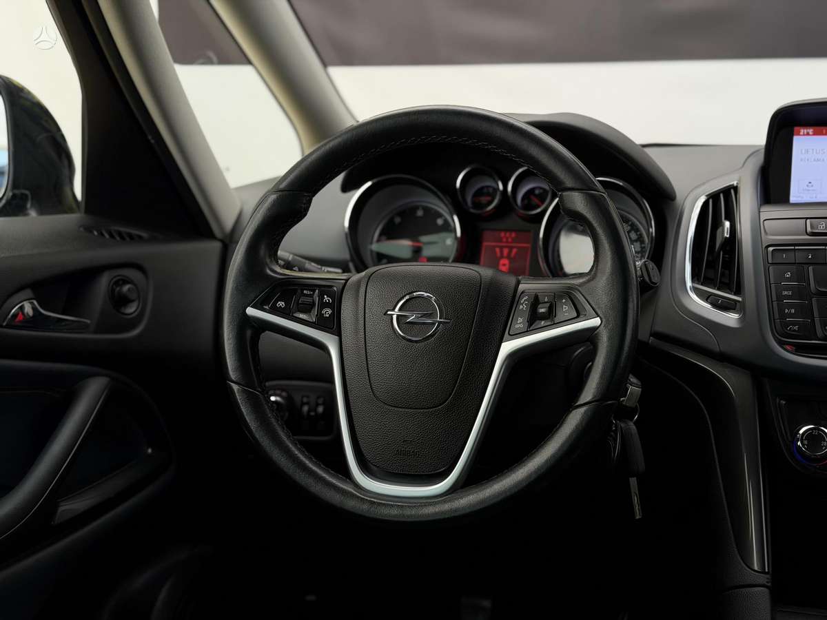 Opel Zafira 2015 — фото 19
