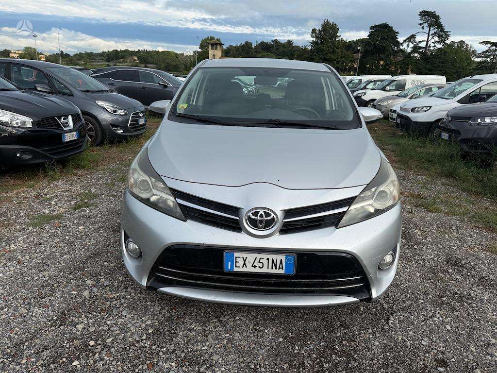 Toyota Verso 2014 — rear view