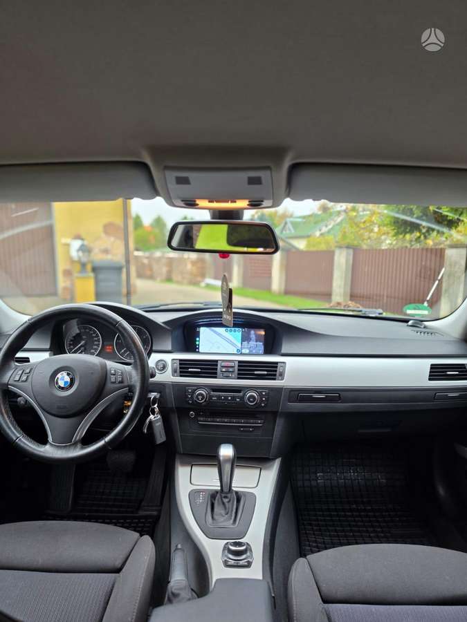 BMW 320 2010 — photo 10