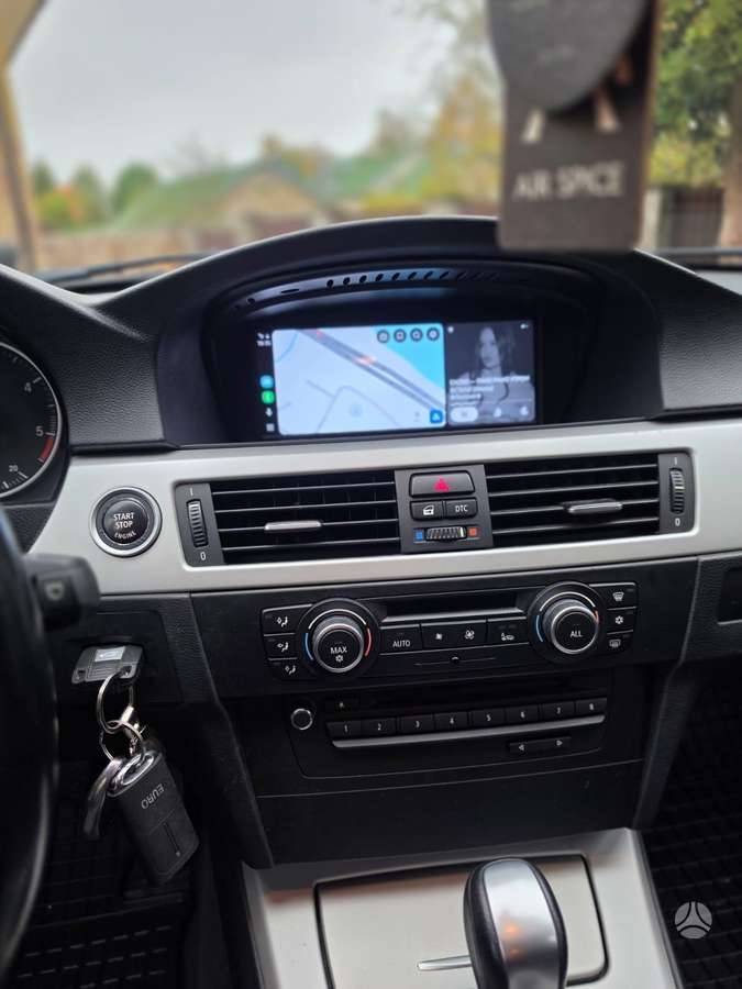 BMW 320 2010 — photo 11
