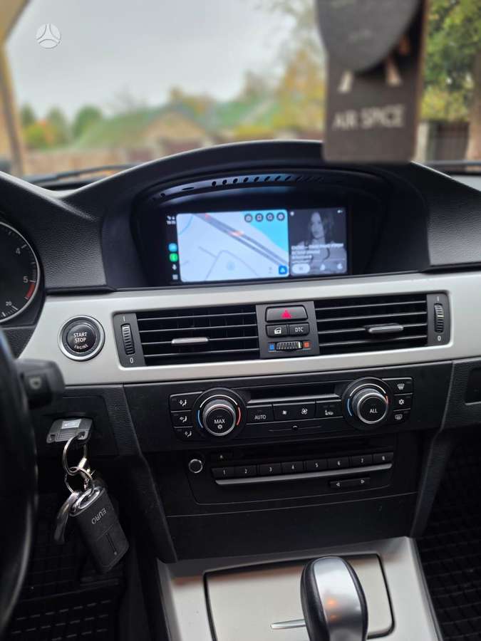 BMW 320 2010 — photo 14