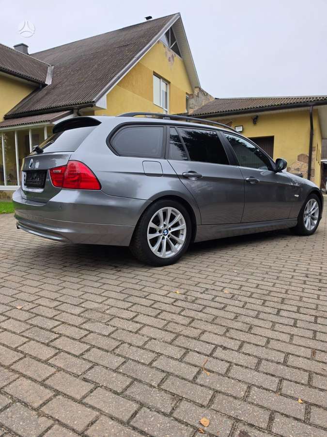 BMW 320 2010 — engine 2000 cm³, 184 HP (135kW)