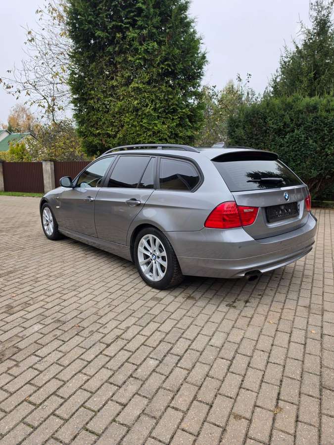 BMW 320 2010 — photo 6