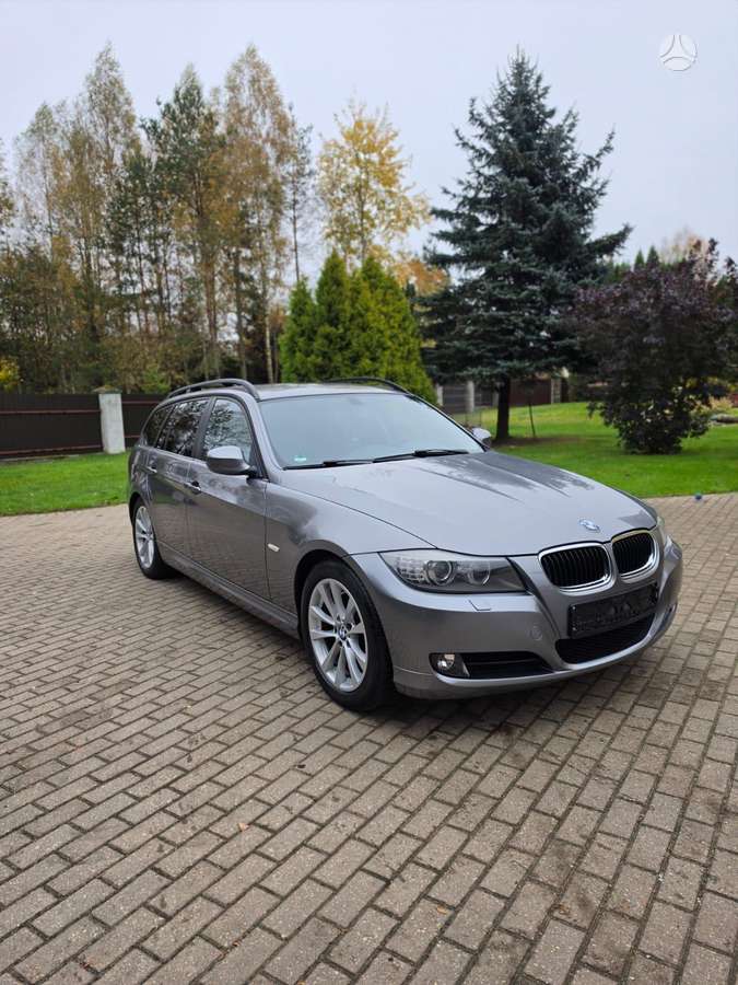 BMW 320 2010 — photo 7