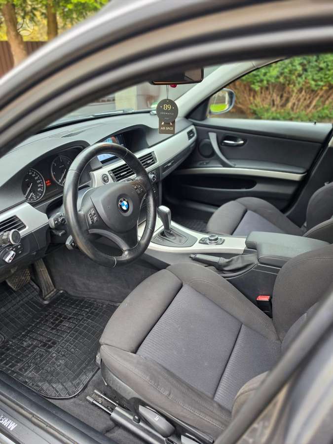 BMW 320 2010 — photo 8