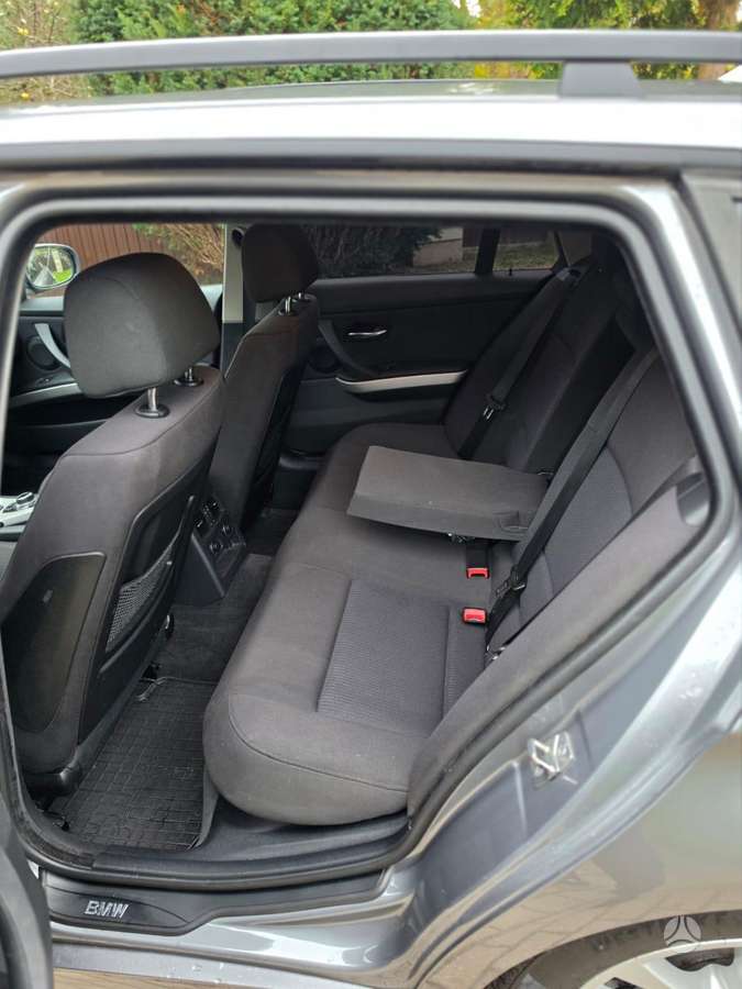 BMW 320 2010 — photo 9