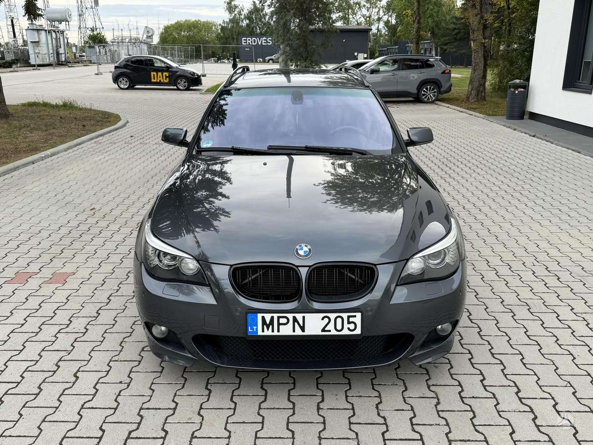 BMW 530 2007 — вигляд ззаду