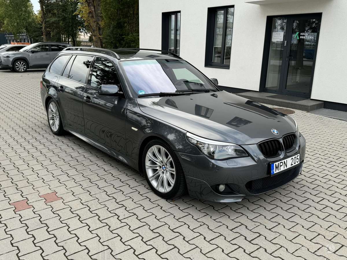 BMW 530 2007 — салон