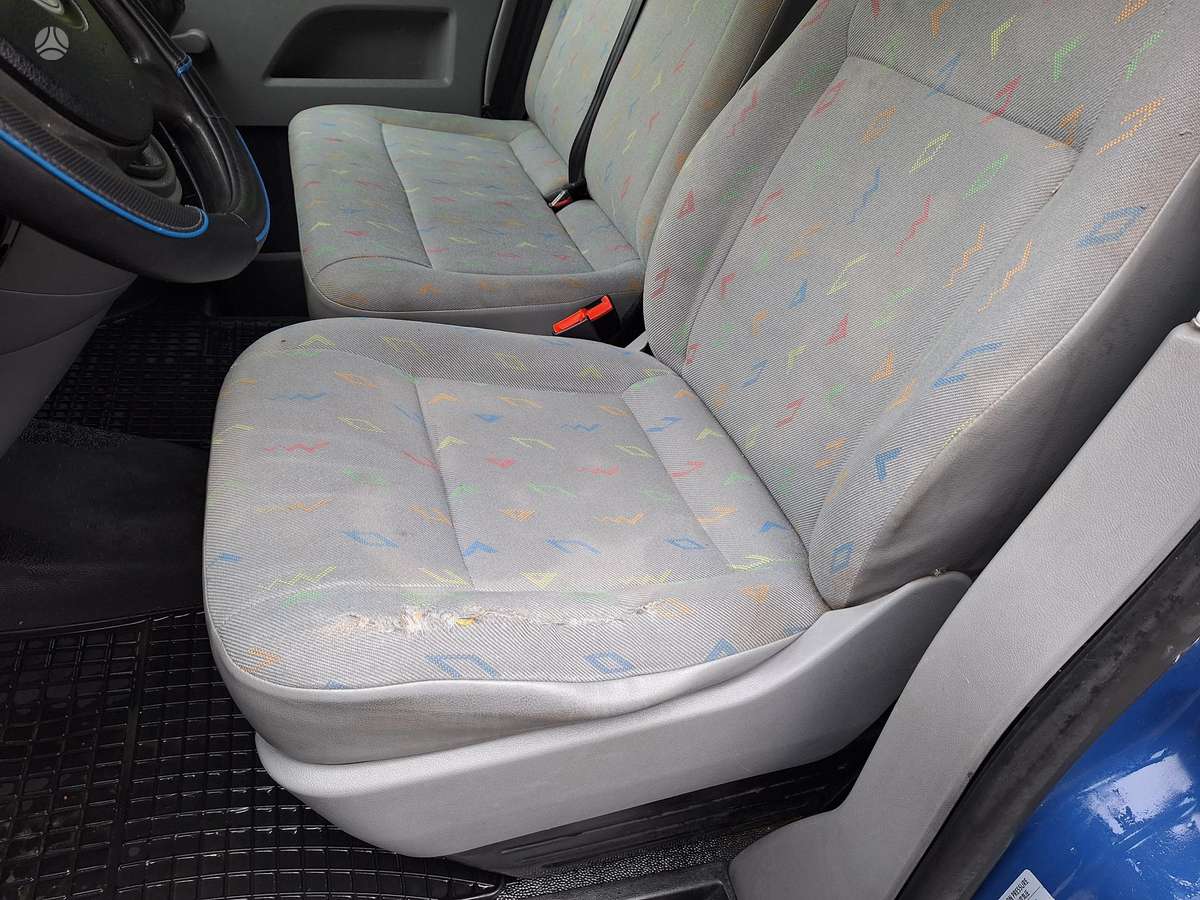 Volkswagen Caravelle 2007 — photo 7