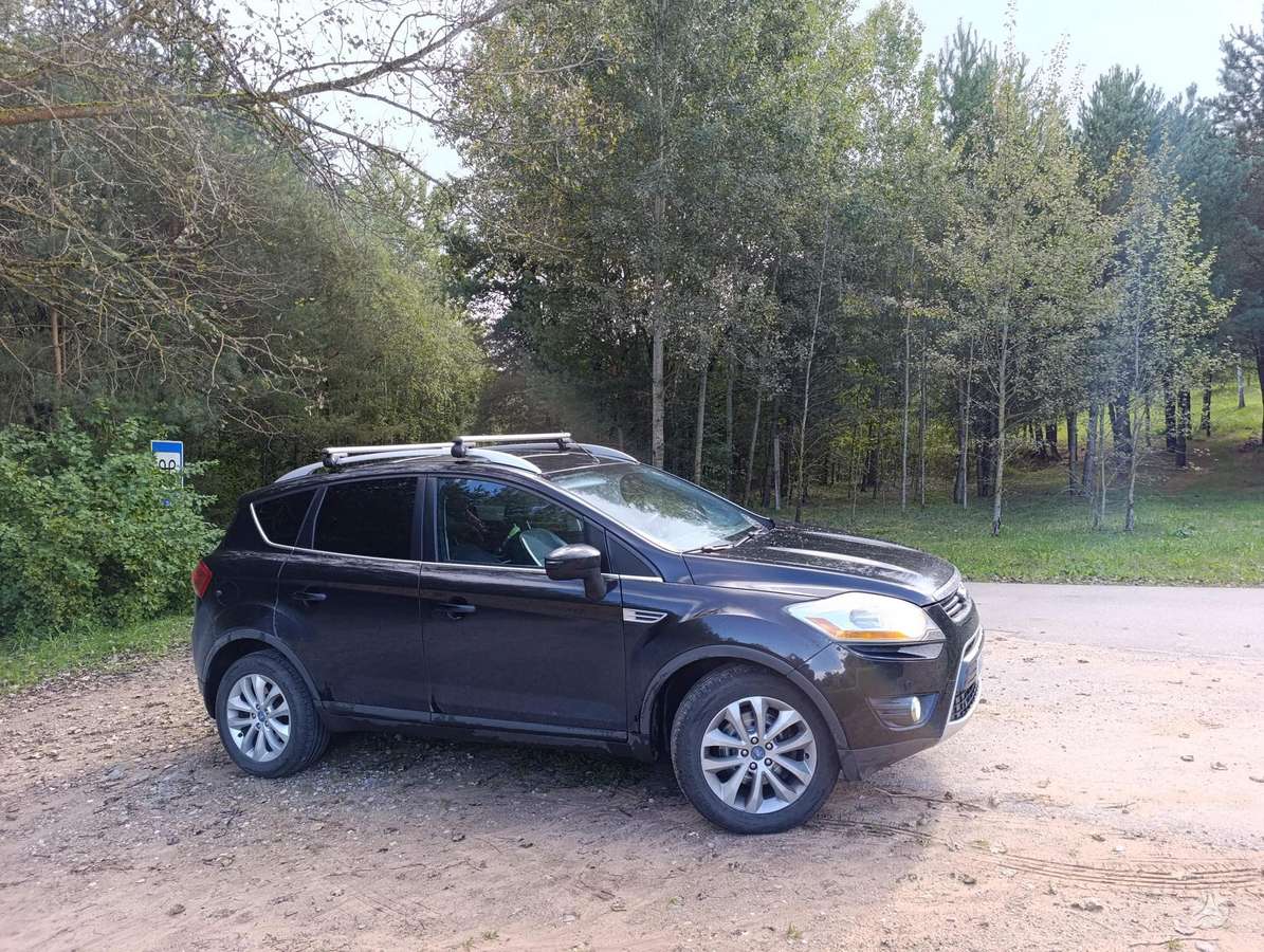 Ford Kuga 2009 — салон