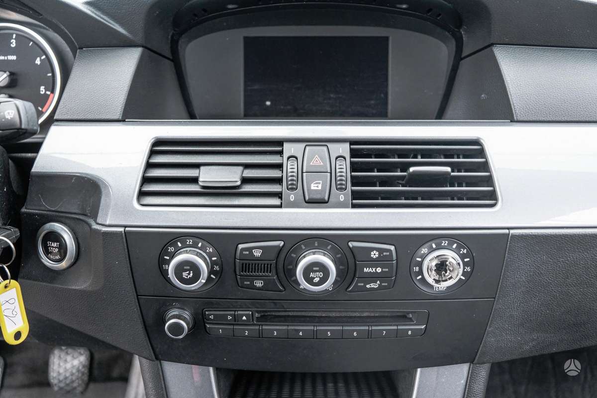 BMW 520 2009 — photo 10