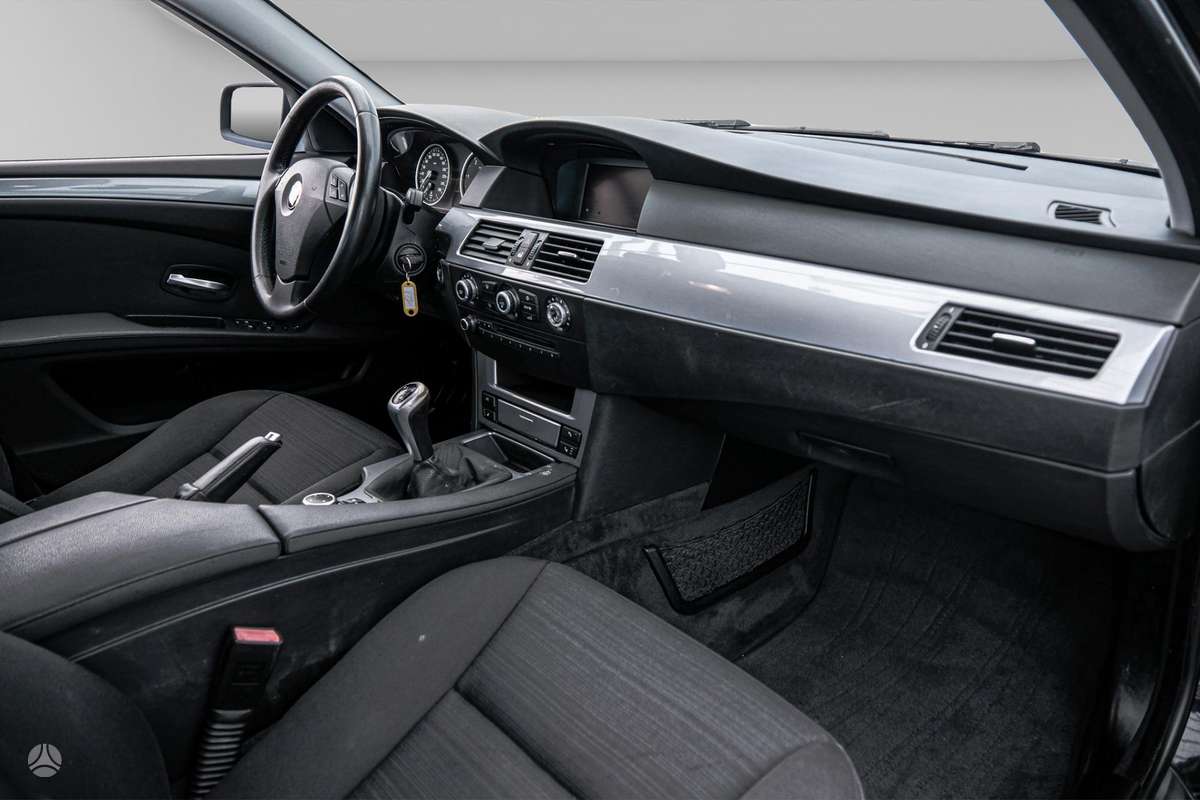 BMW 520 2009 — photo 11