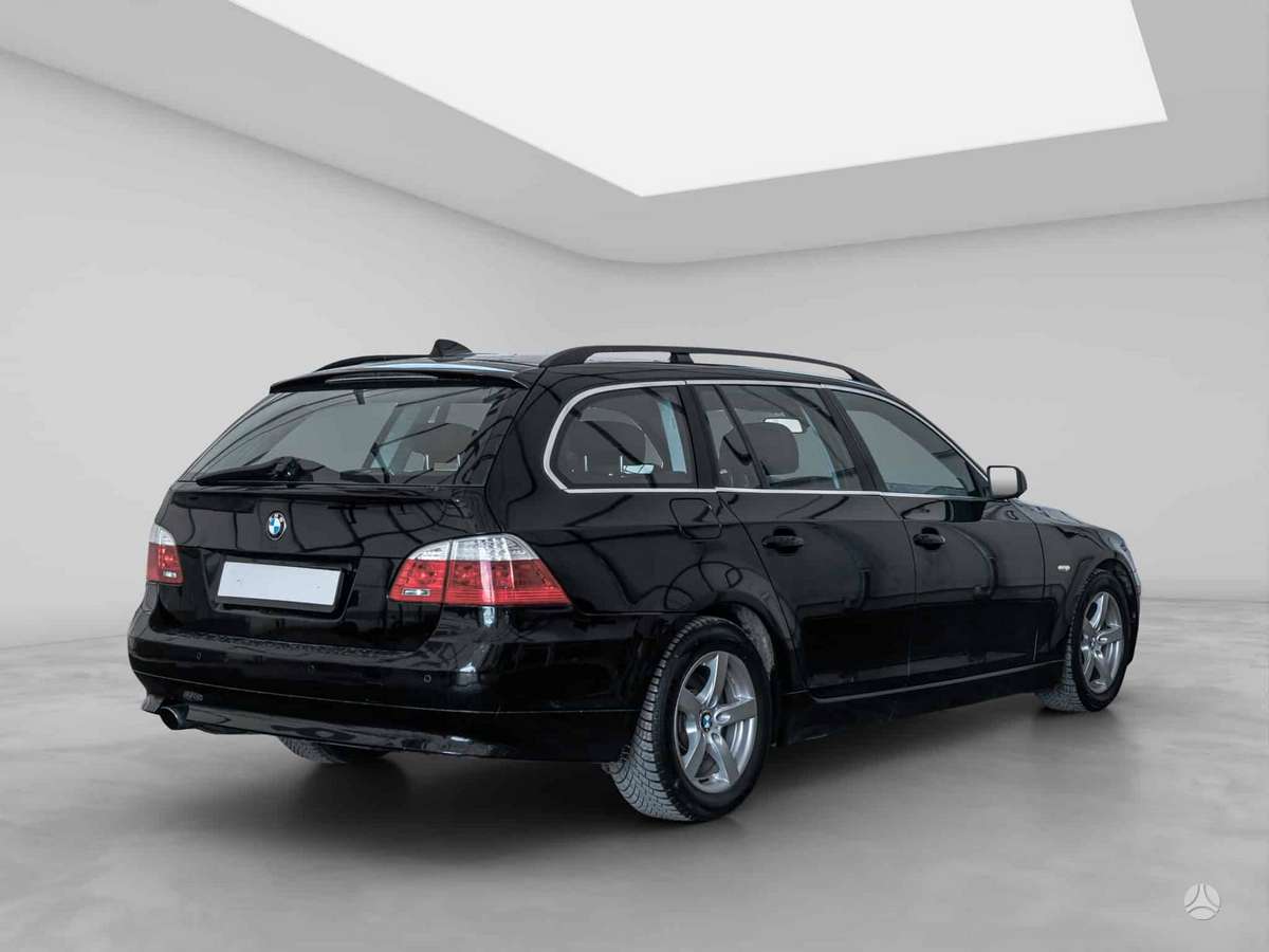 BMW 520 2009 — interior