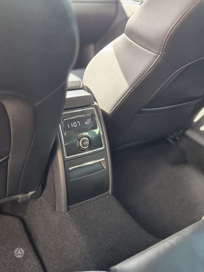 Skoda Superb 2013 — photo 20