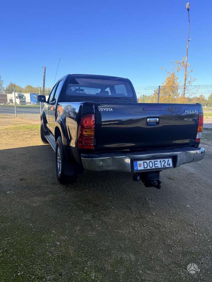 Toyota Hilux 2007 — салон