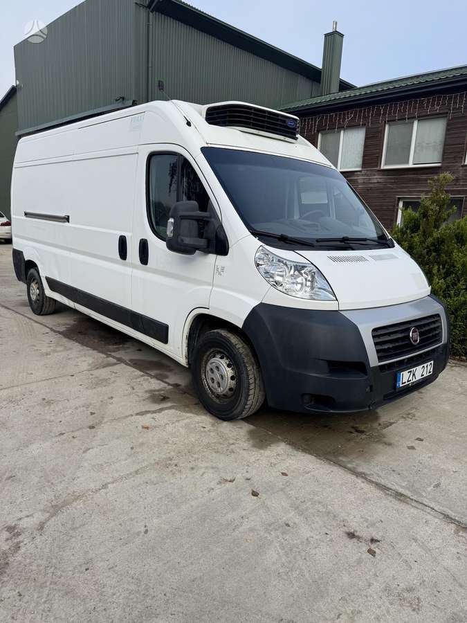 Fiat Ducato 2011 — rear view