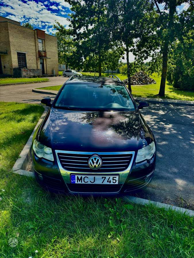 Volkswagen Passat 2010 — вигляд ззаду