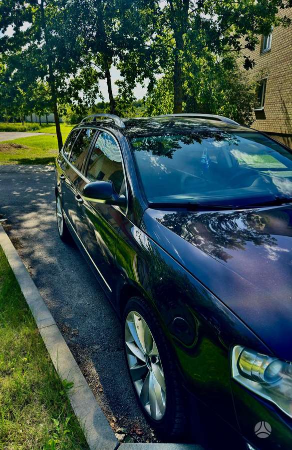 Volkswagen Passat 2010 — салон