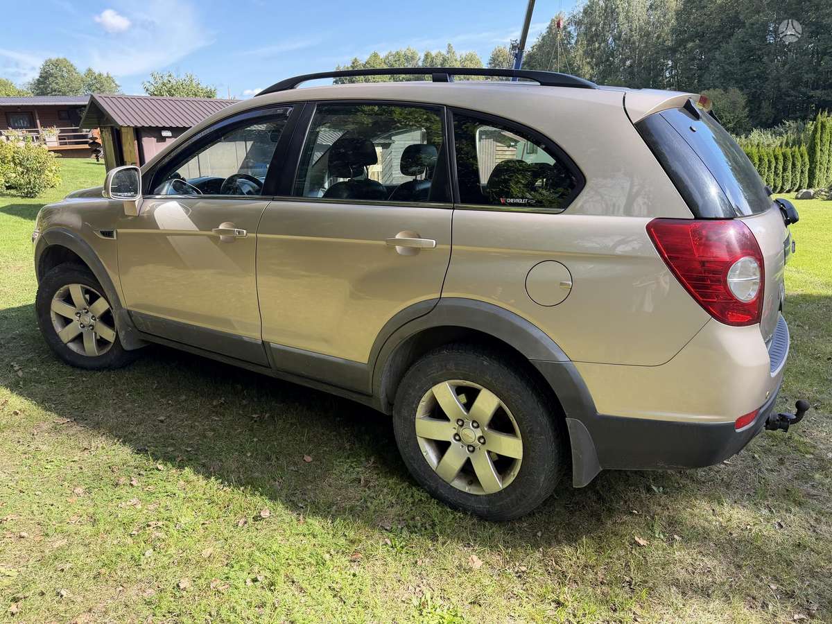Chevrolet Captiva 2012 — rear view