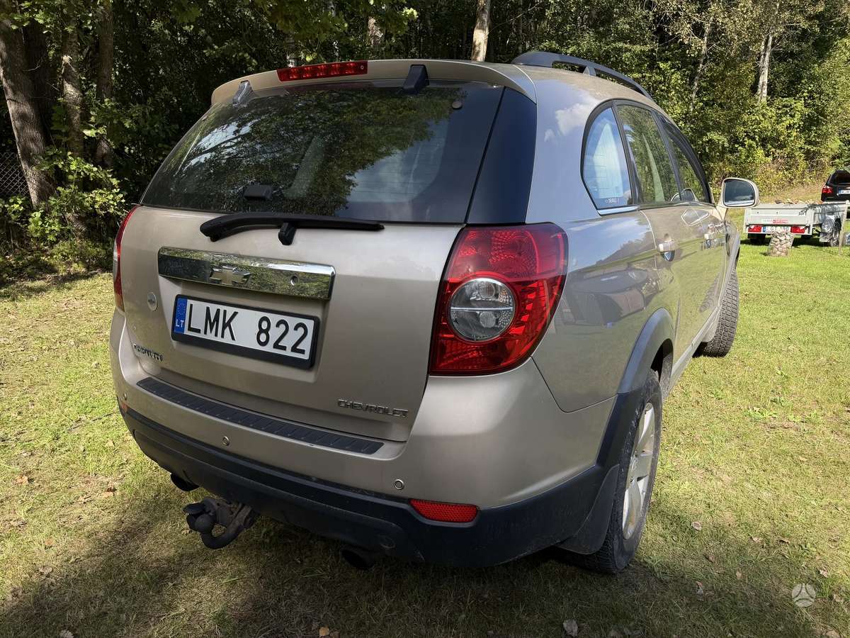 Chevrolet Captiva 2012 — interior