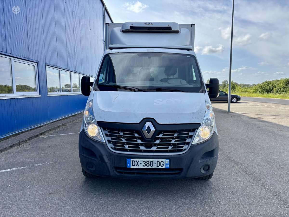 Renault Master 2015 — rear view