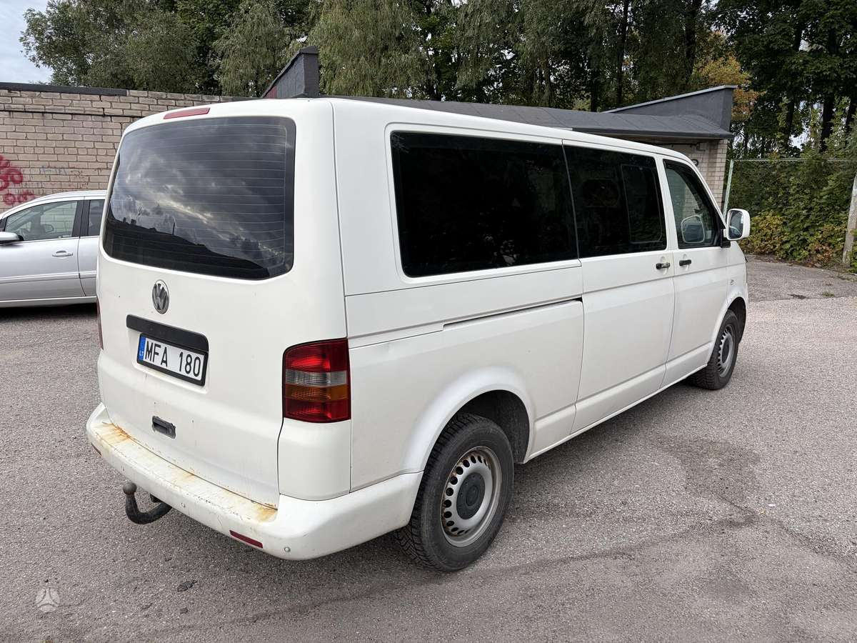 Volkswagen Transporter 2005 — салон