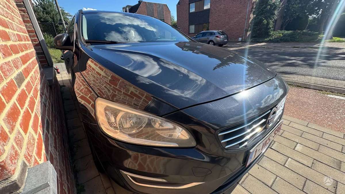Volvo V60 2014 — салон