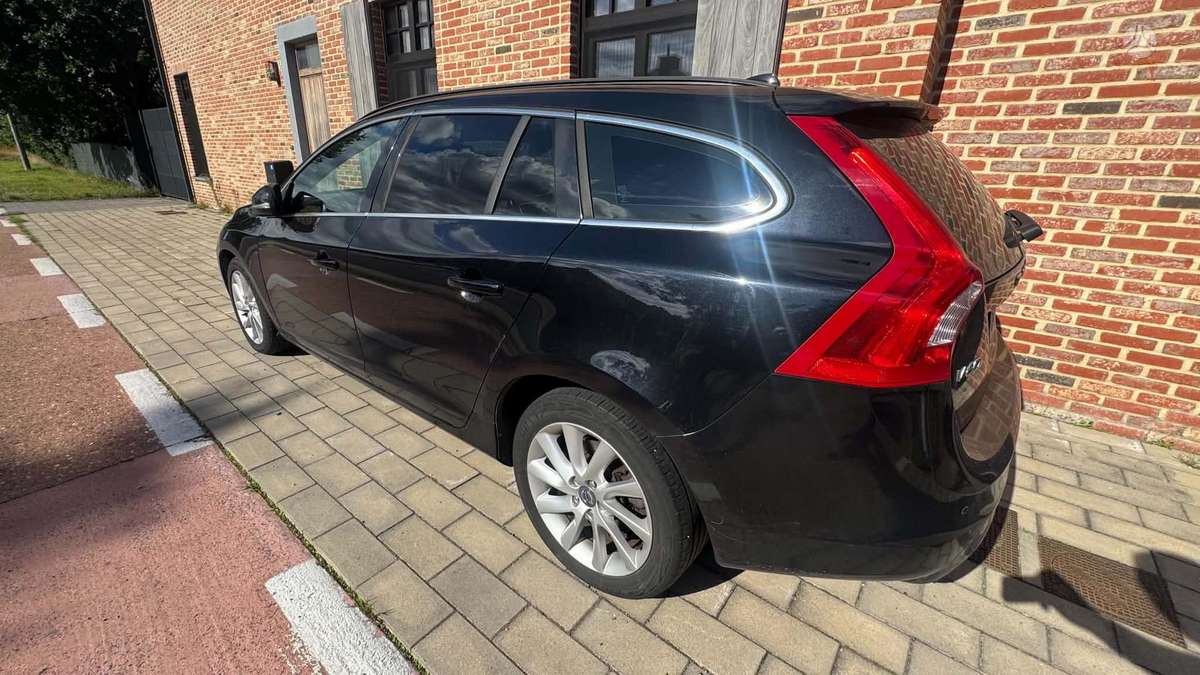 Volvo V60 2014 — двигун 2000 cm³, 163 HP (120kW)