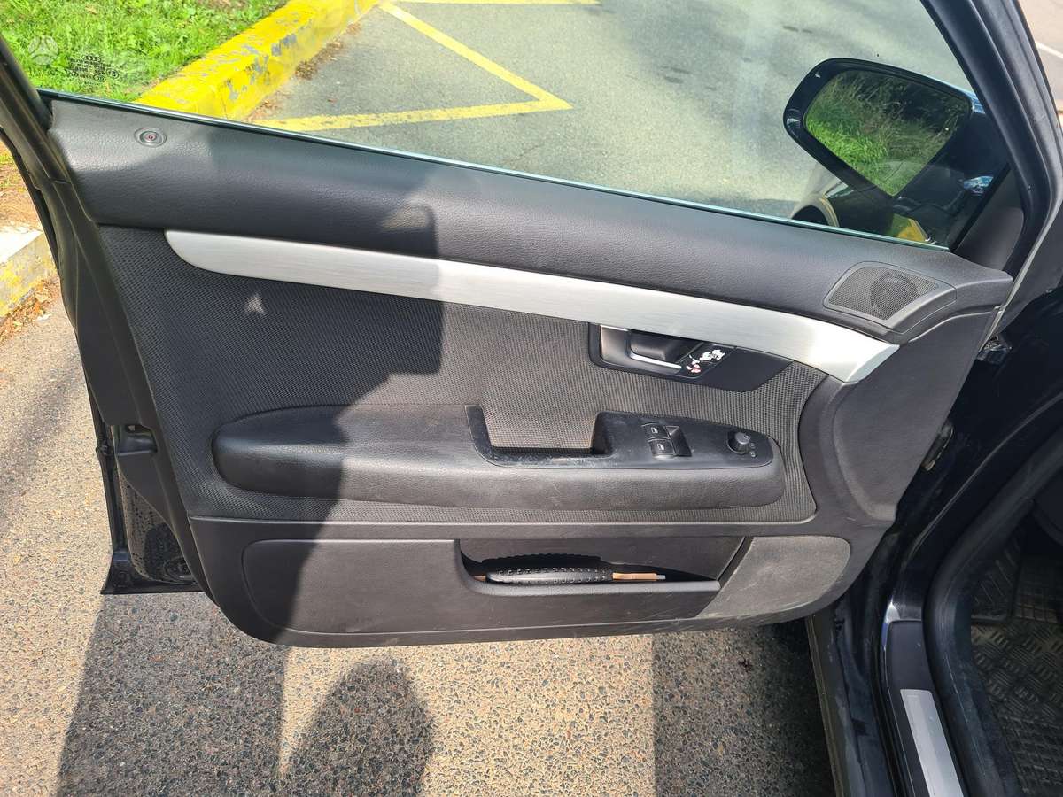 Audi A4 2006 — photo 12