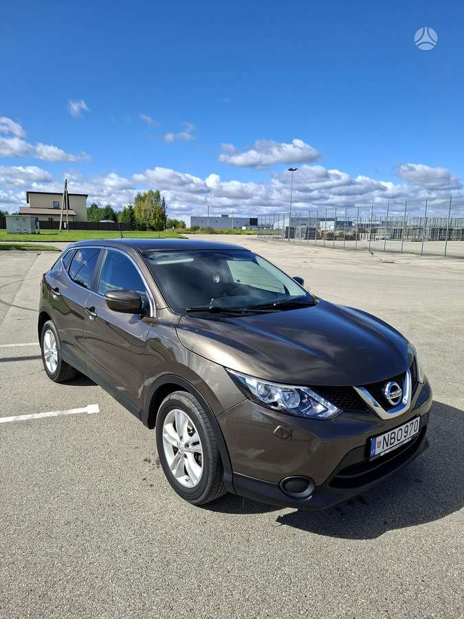 Nissan Qashqai 2015 — rear view