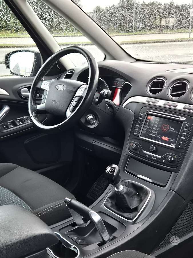 Ford Galaxy 2011 — photo 10