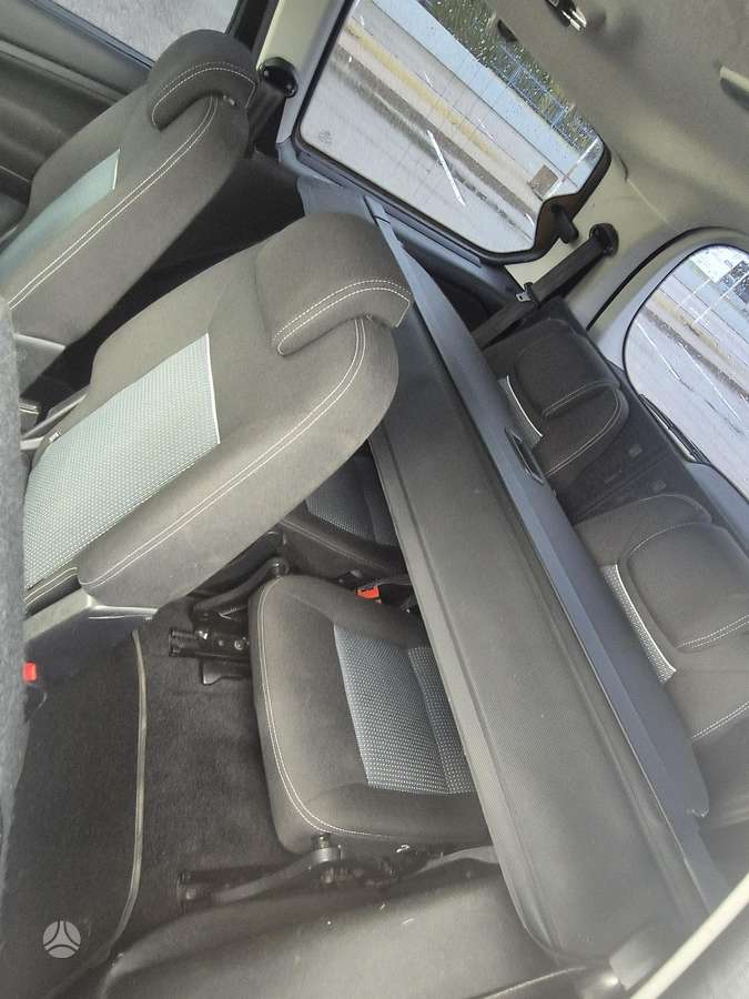 Ford Galaxy 2011 — photo 14