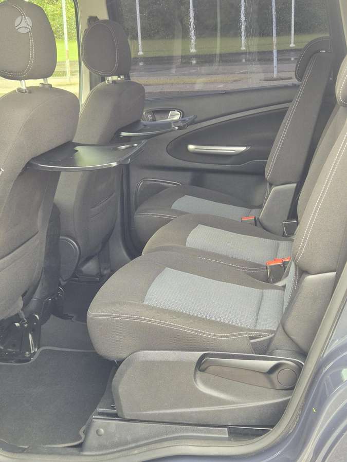 Ford Galaxy 2011 — photo 15