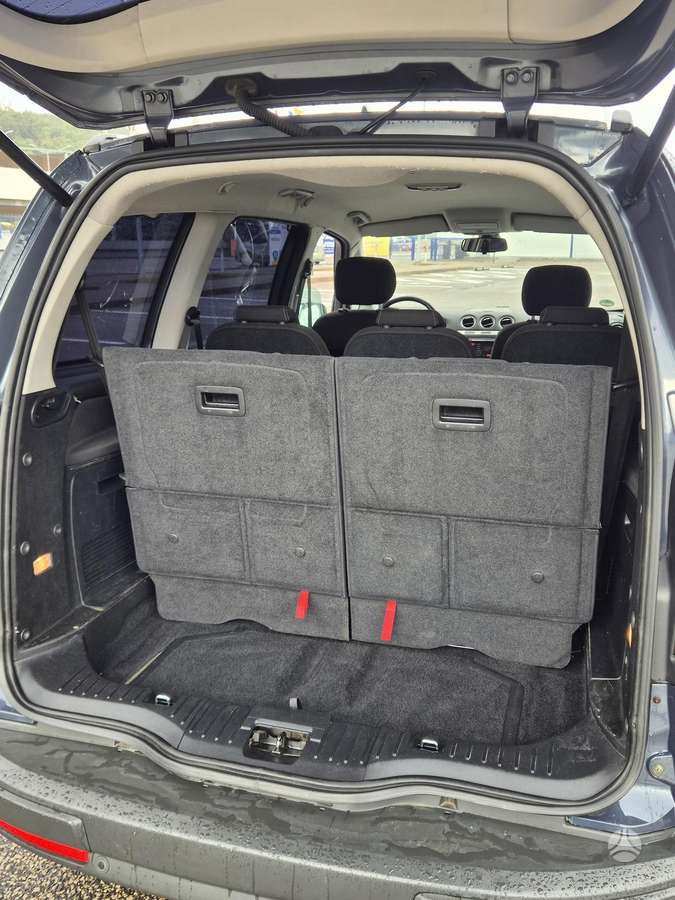 Ford Galaxy 2011 — photo 18
